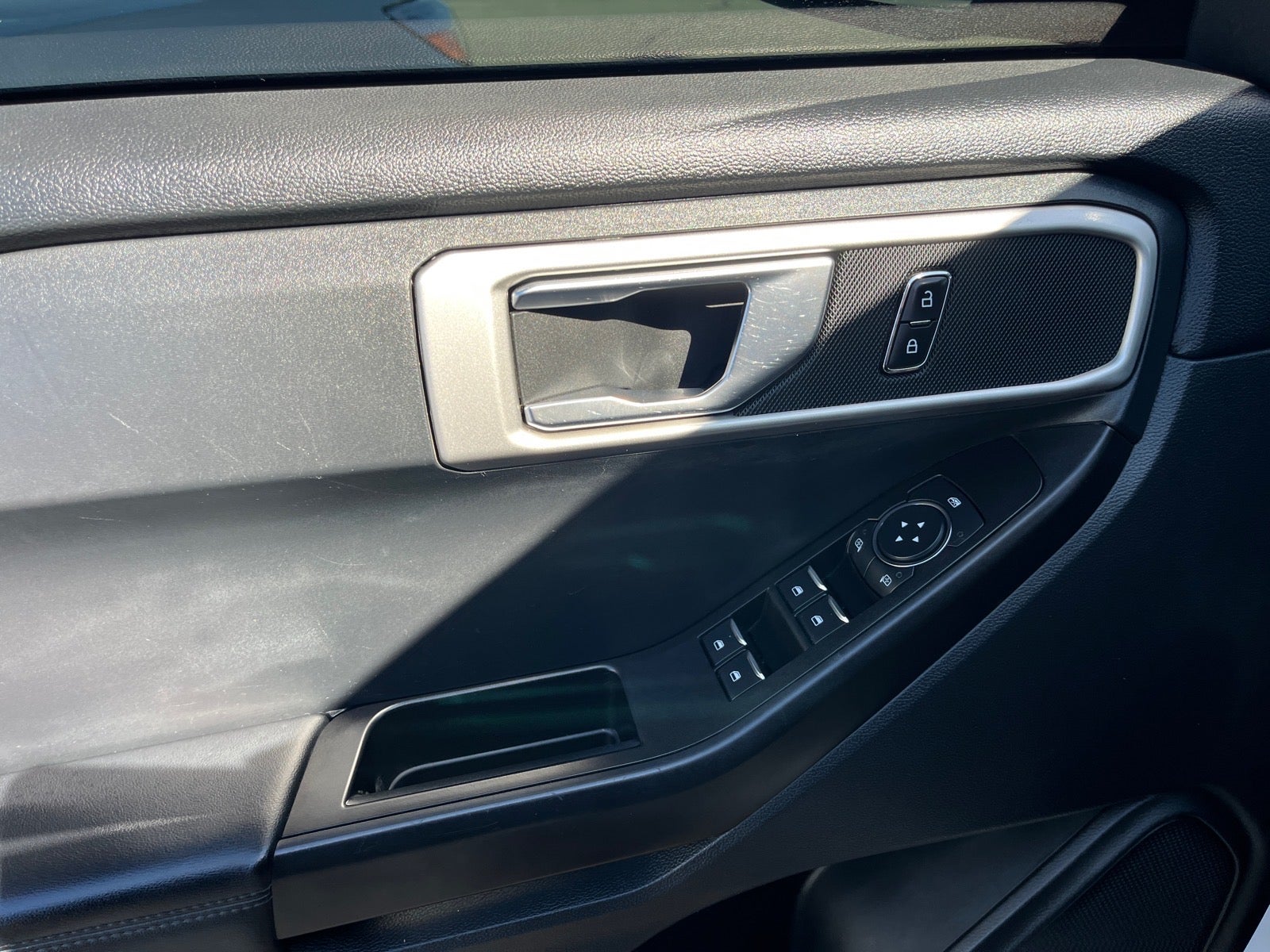 2020 Ford Explorer Base